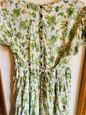 Australian brand “Tree of Life” Green and Cream Floral Dress